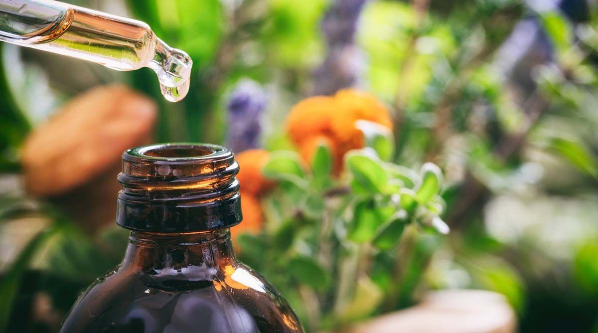 Los 20 Aceites Esenciales que No Pueden faltar en tu Botiquín Veterinario