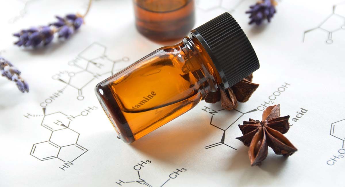 Una Mirada más profunda a los Aceites Esenciales e Hidrolatos